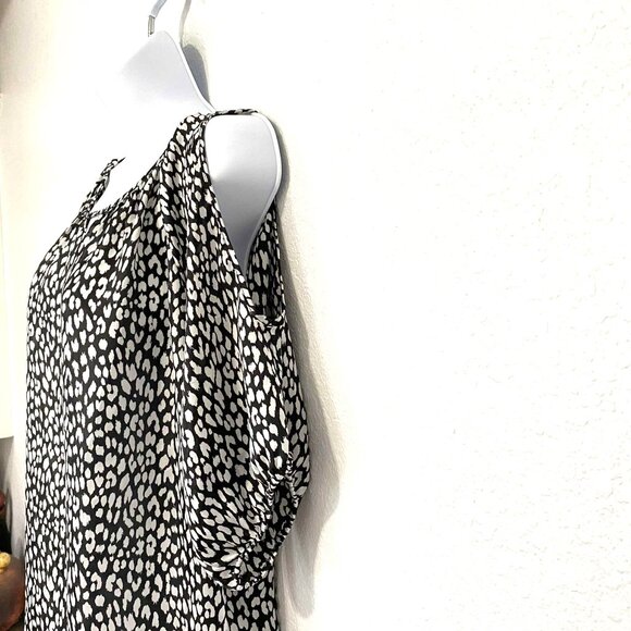 Express Women's Black and White Relaxed Fit Cold Shoulder Blouse Top Size XS/TP - Picture 3 of 9